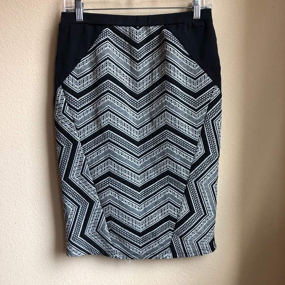 EUC Geometric Patterned Pencil Skirt - Picture 2 of 2